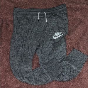 Nike Cropped Sweatpants
